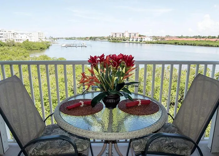 Gulf Retreat 2: Magnificent Water Views, Steps To Beach, None Cleaner, None Nicer! Apartment *