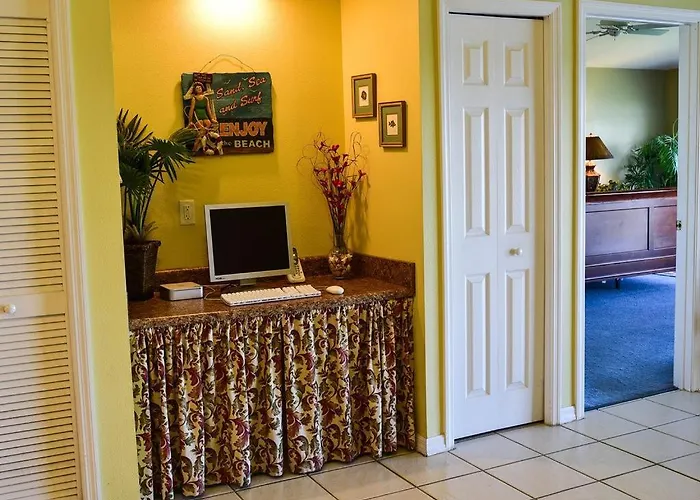 Apartment Gulf Retreat 2: Magnificent Water Views, Steps To Beach, None Cleaner, None Nicer!